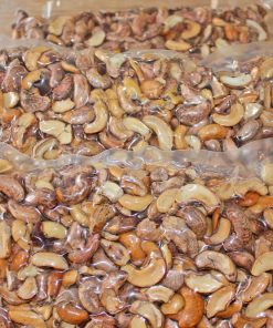 Hạt điều vỡ hỗn hợp còn vỏ lụa rang muối 500gr 3 Hạt điều vỡ còn vỏ