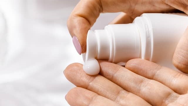 Dùng mỹ phẩm đúng cách để không hỏng da 11 Sử dụng mỹ phẩm đúng cách khi dùng dung lượng mãy phẩm đúng hướng dẫn