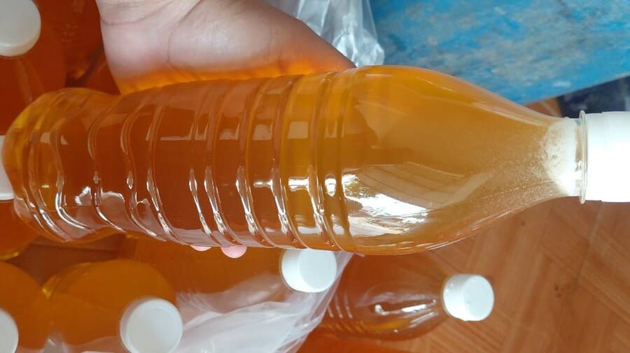 Lắng tự nhieenm, đóng chai và bảo quản mật ong hoa vải nguyên chất